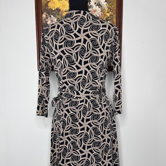 London Times Wrap Around Dress Women's 8 Black Brown Abstract Spiral Party - Picture 4 of 16